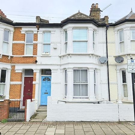 Two Bedroom Flat With Private Patio In Battersea ลอนดอน ภายนอก รูปภาพ