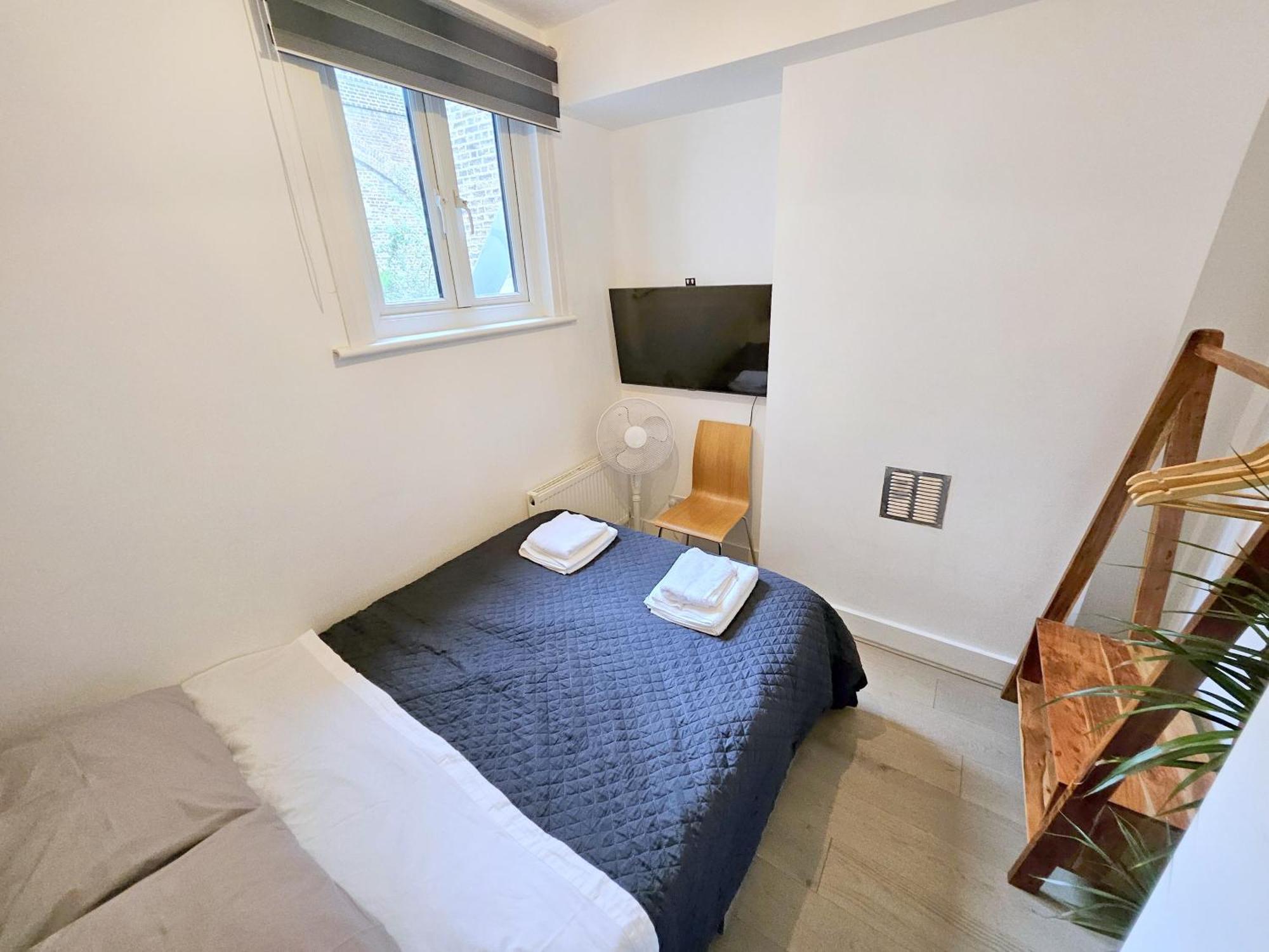 Two Bedroom Flat With Private Patio In Battersea ลอนดอน ภายนอก รูปภาพ